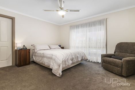 18 Hammond Cct, Hopetoun Park, VIC 3340