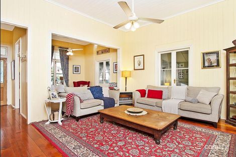 Property photo of 275 Wynnum Road Norman Park QLD 4170