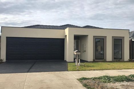Property photo of 15 Mossey Crescent Cranbourne East VIC 3977