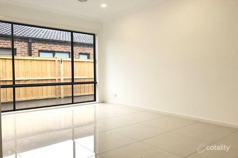 Property photo of 15 Mossey Crescent Cranbourne East VIC 3977