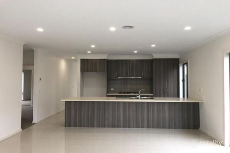 Property photo of 15 Mossey Crescent Cranbourne East VIC 3977
