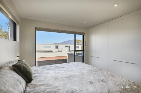 Property photo of 1/1 Ambleside Lindisfarne TAS 7015