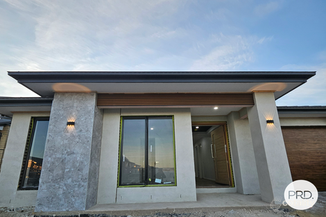 Property photo of 31 Cavern Boulevard Clyde North VIC 3978