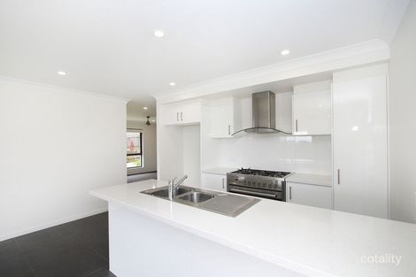 Property photo of 15 Chatswood Court Deebing Heights QLD 4306