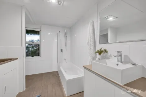 Property photo of 15 Briggs Road Ipswich QLD 4305