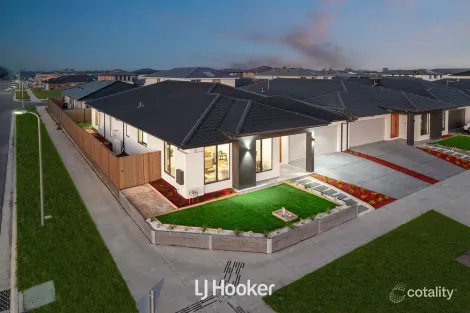 Property photo of 21 Crescendo Boulevard Clyde VIC 3978