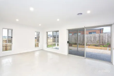 Property photo of 30 Eloise Circuit Officer VIC 3809