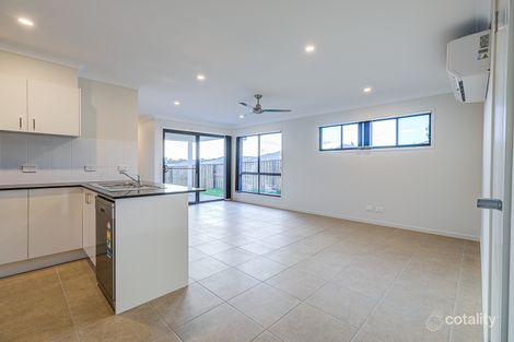 Property photo of 1/2 Haystack Close Park Ridge QLD 4125