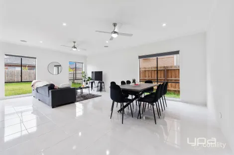 Property photo of 12 Goldstone Grove Aintree VIC 3336