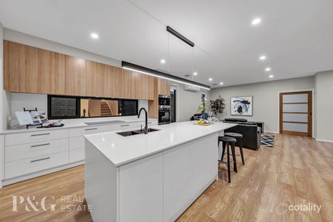 Property photo of 3 Isla Circuit Narre Warren South VIC 3805