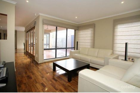 Property photo of 8 Jonathan Place Rowville VIC 3178