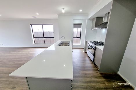 Property photo of 53 Adelong Boulevard Cobblebank VIC 3338