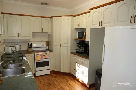 Property photo of 10 Pryor Place Emerald QLD 4720