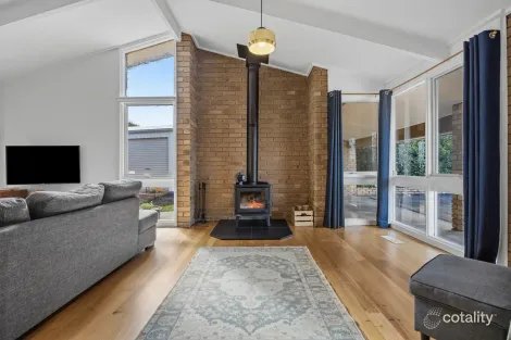 Property photo of 2 Marina Drive Mount Clear VIC 3350