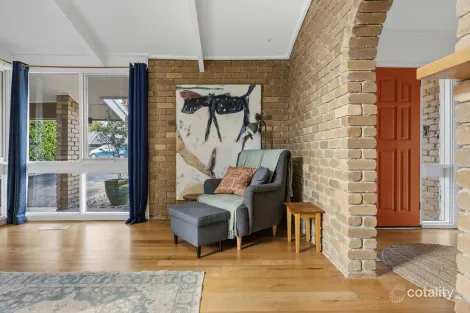 Property photo of 2 Marina Drive Mount Clear VIC 3350