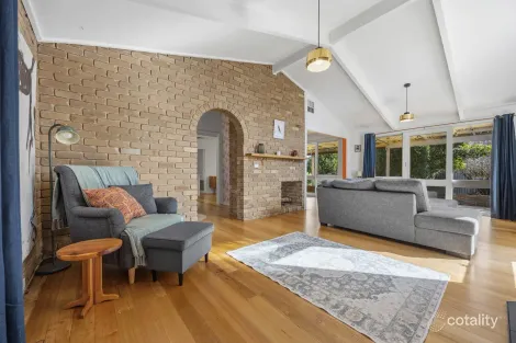 Property photo of 2 Marina Drive Mount Clear VIC 3350