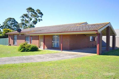 8 Charles Dr, Cardigan Village, VIC 3352