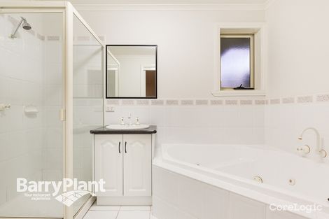 Property photo of 10 Frangipani Close Endeavour Hills VIC 3802