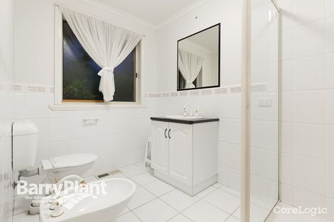 Property photo of 10 Frangipani Close Endeavour Hills VIC 3802