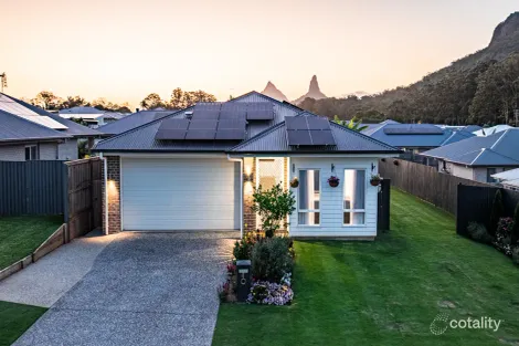 4 Dunnottar Ct, Glass House Mountains, QLD 4518