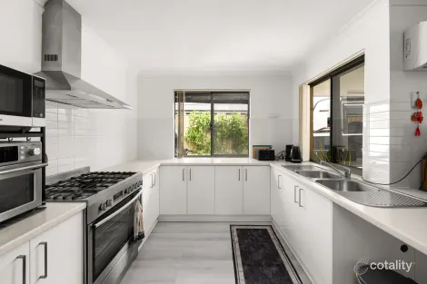 Property photo of 5 Macarthur Court Australind WA 6233