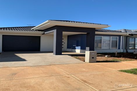 9 Waugh St, Rockbank, VIC 3335