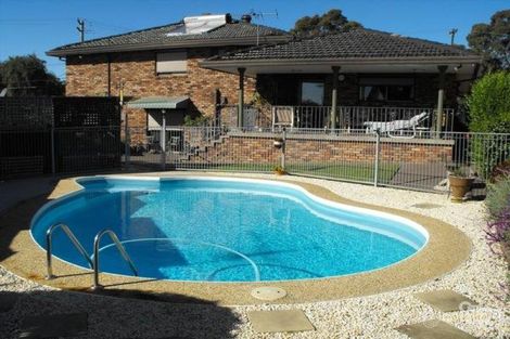 Property photo of 4 Flinders Road Georges Hall NSW 2198