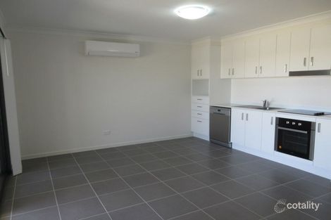 Property photo of 2/2 Milbrook Crescent Pimpama QLD 4209
