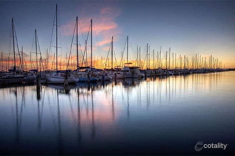 8 Enderby Cl, North Coogee, WA 6163