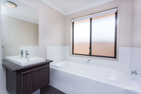 Property photo of 7 Harvest Circuit Cowra NSW 2794