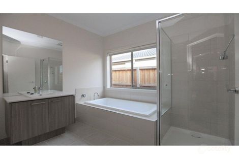 Property photo of 24 Aylesbury Boulevard Doreen VIC 3754