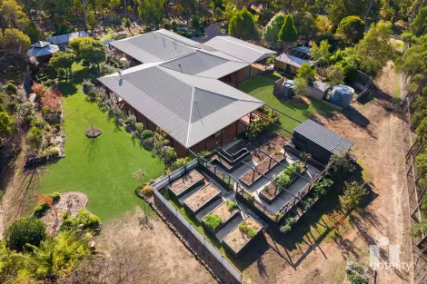 4 Fleming Dr, Broadford, VIC 3658