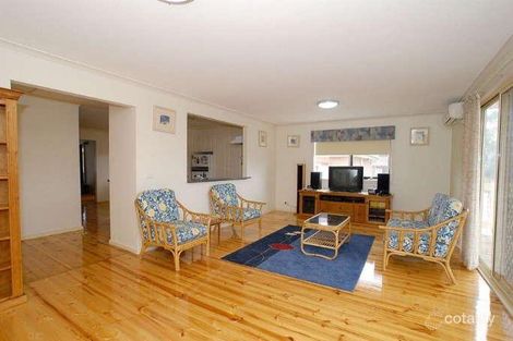 Property photo of 32 Mantung Crescent Rowville VIC 3178