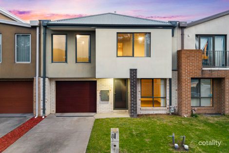 8 BLUESTONE ST, PAKENHAM, VIC 3810