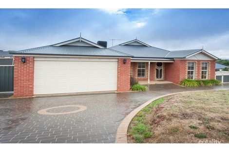 32 Shaw Dr, Romsey, VIC 3434