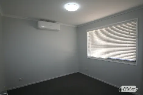 Property photo of 73 Staal Crescent Emerald QLD 4720