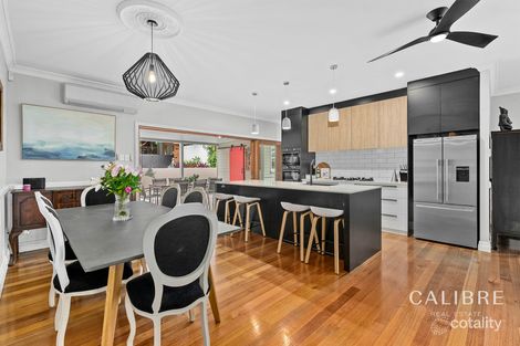 107 Cecil Rd, Bardon, QLD 4065