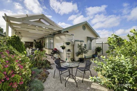 Property photo of 30 Cairns Avenue Newtown VIC 3220