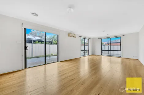 Property photo of 4 Hollows Circuit Tarneit VIC 3029