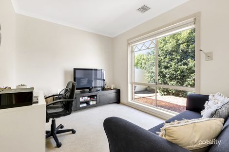 Property photo of 18 Packard Course Mill Park VIC 3082
