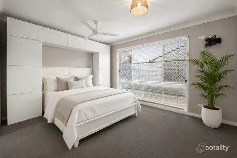 Property photo of 8 Slim Crescent Golden Beach QLD 4551