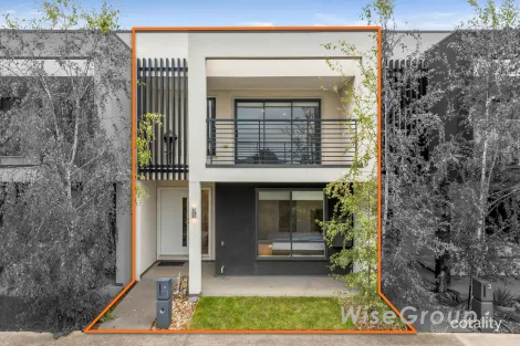 Property photo of 4 Helensburch Passage Cranbourne West VIC 3977