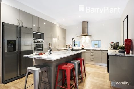 11 Creekwood Ave, Pakenham, VIC 3810