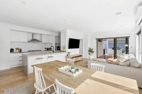 Property photo of 15 Pollen Street Mount Duneed VIC 3217