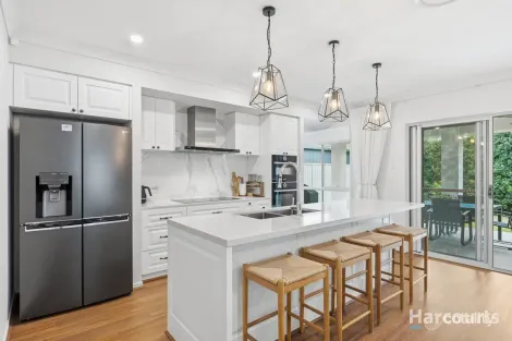 Property photo of 30 Sovereign Place Bridgeman Downs QLD 4035