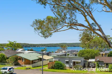 Property photo of 51 Winbin Crescent Gwandalan NSW 2259