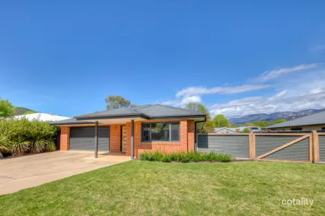 7 Monash Dr, Porepunkah, VIC 3740