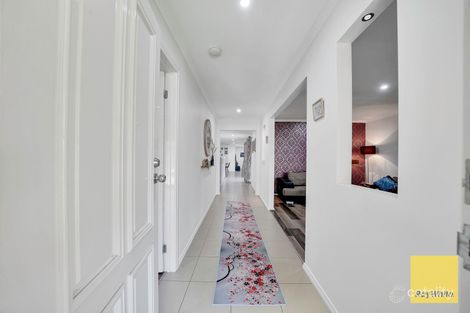 Property photo of 5 Bradley Grove Tarneit VIC 3029