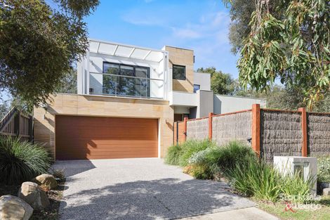 17 Rose Ave, Cowes, VIC 3922