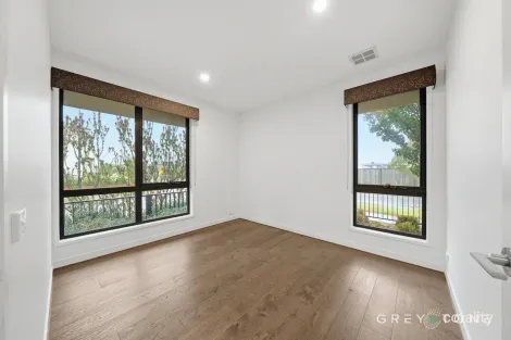 Property photo of 50 Signal Circuit Aintree VIC 3336